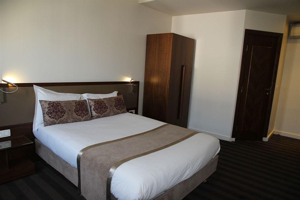 Art Batignolles Hotel